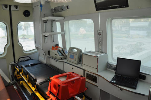 临沭县救护车内部